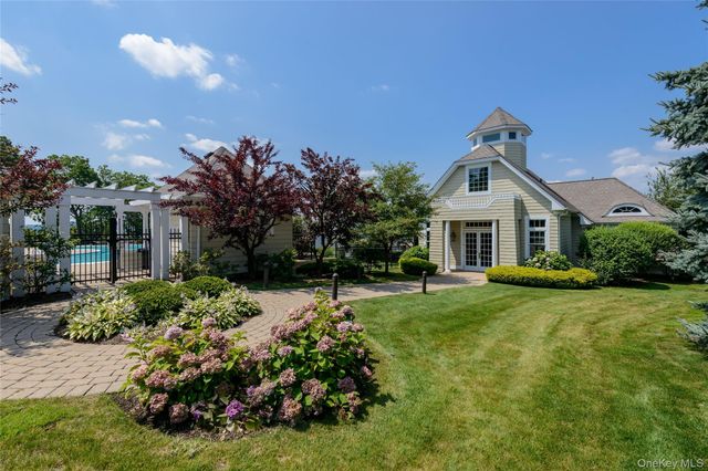 62 Pembroke Drive, Glen Cove, NY 11542