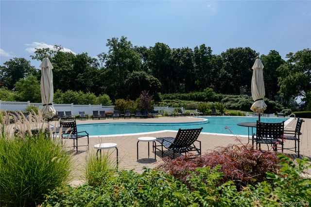 62 Pembroke Drive, Glen Cove, NY 11542