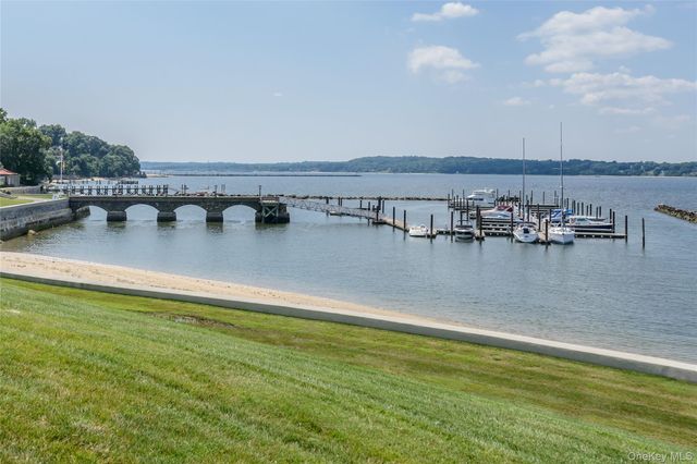 62 Pembroke Drive, Glen Cove, NY 11542