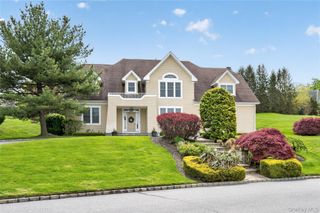 62 Pembroke Drive, Glen Cove, NY 11542