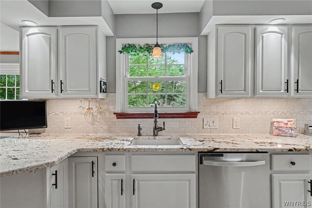 38 Lombardy Lane, Hamburg, NY 14075