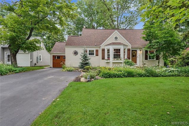 38 Lombardy Lane, Hamburg, NY 14075