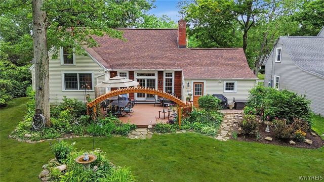 38 Lombardy Lane, Hamburg, NY 14075