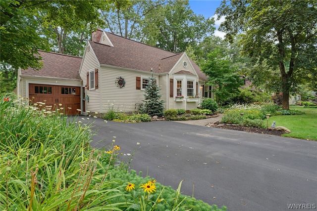 38 Lombardy Lane, Hamburg, NY 14075