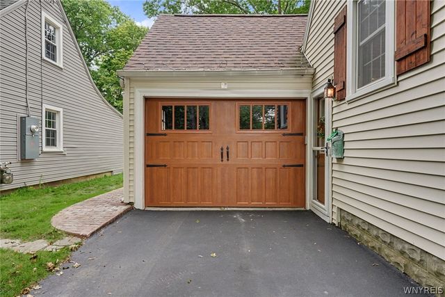 38 Lombardy Lane, Hamburg, NY 14075