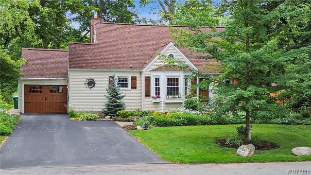 38 Lombardy Lane, Hamburg, NY 14075