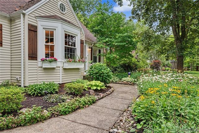 38 Lombardy Lane, Hamburg, NY 14075