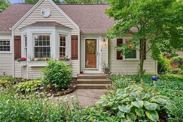 38 Lombardy Lane, Hamburg, NY 14075
