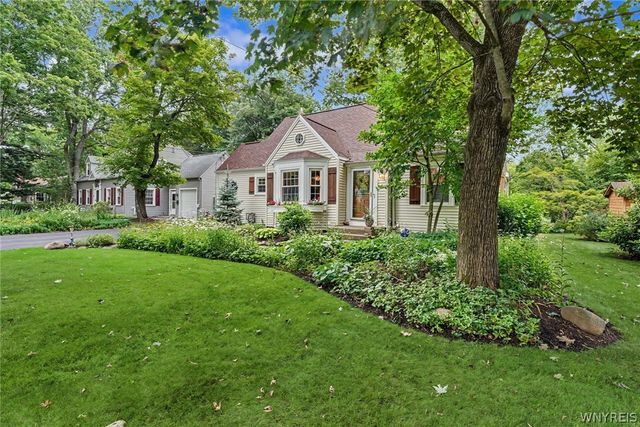 38 Lombardy Lane, Hamburg, NY 14075
