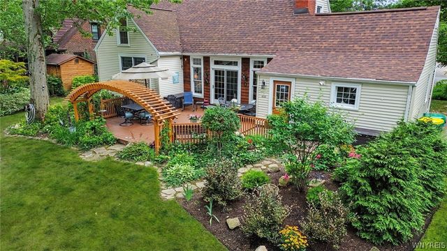 38 Lombardy Lane, Hamburg, NY 14075