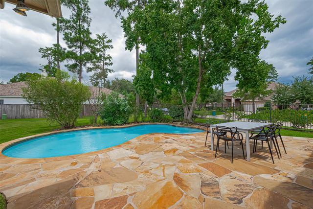 15 Gull Rock Place, Spring, TX 77389