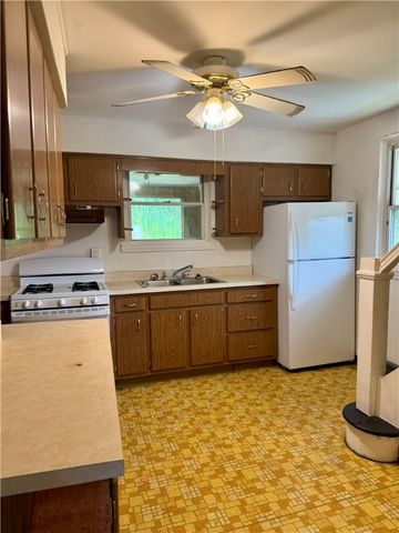 508 Spruce Alley, Glassport, PA 15045