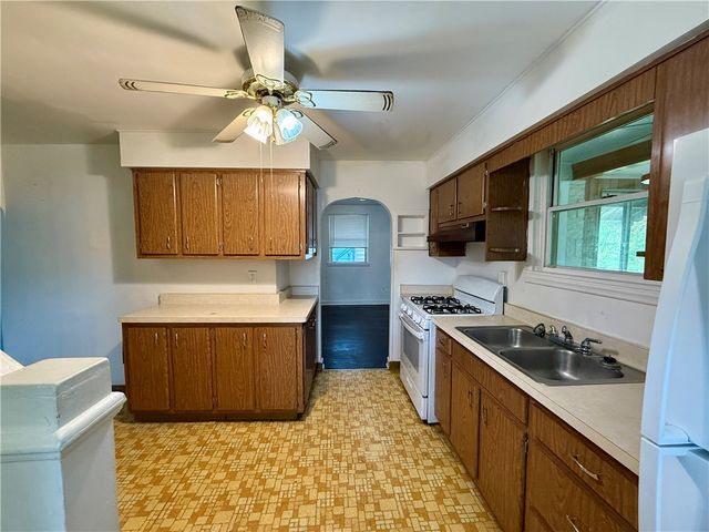 508 Spruce Alley, Glassport, PA 15045