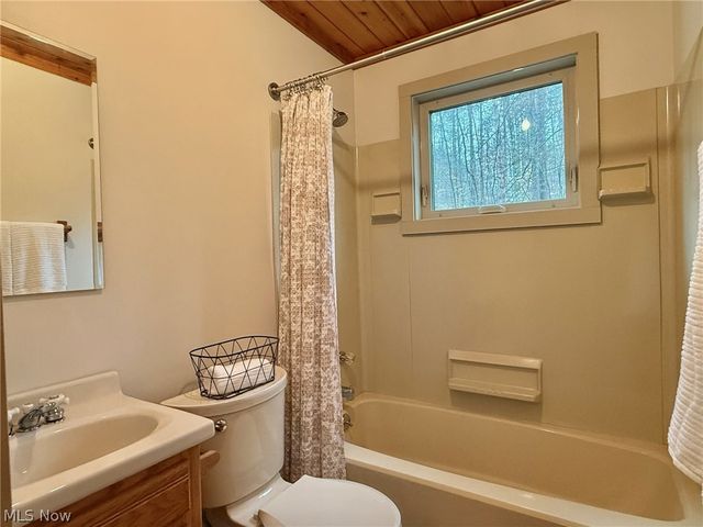 86170 Tappan Highlands Road, Uhrichsville, OH 44683