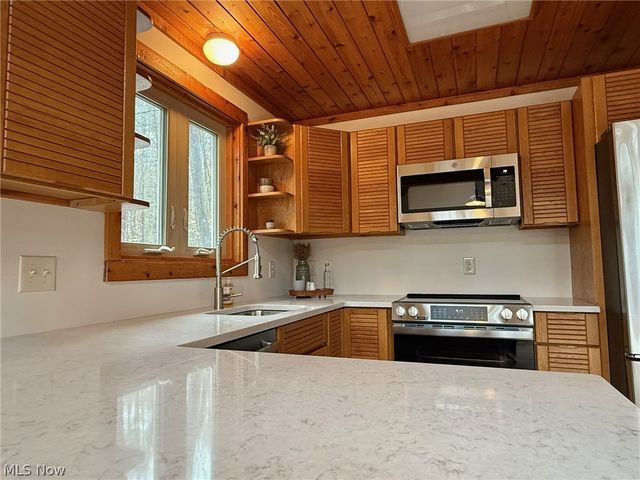 86170 Tappan Highlands Road, Uhrichsville, OH 44683