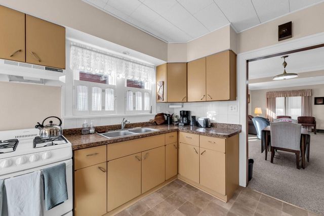 733 West Lawn AVENUE, Racine, WI 53405