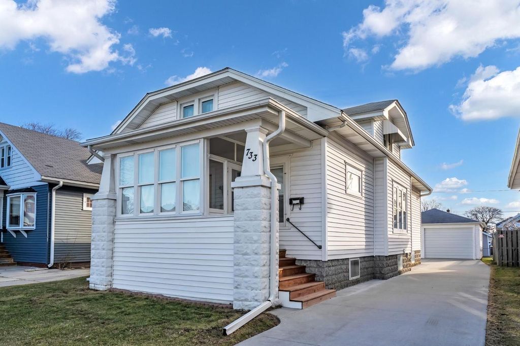733 West Lawn AVENUE, Racine, WI 53405