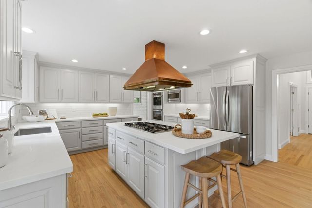 8 Almendra Lane, Los Altos, CA 94022