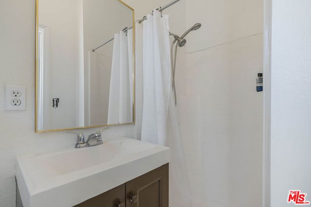 8224 Vanscoy Avenue, North Hollywood, CA 91605