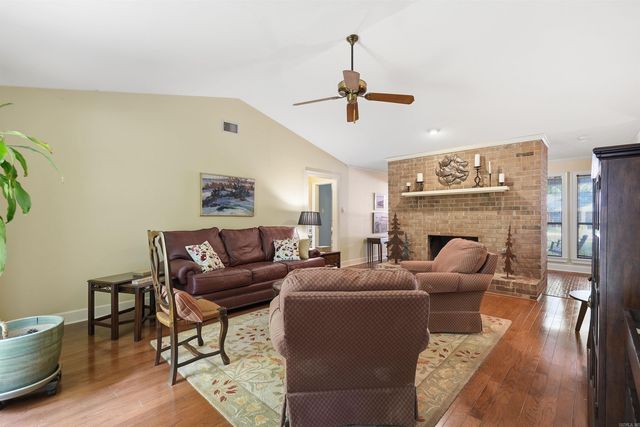 17 Sandstone, Conway, AR 72034