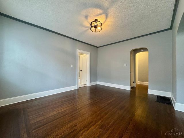 2942 Woodrow Avenue, Cincinnati, OH 45211