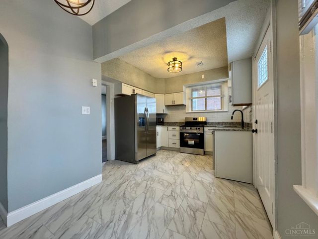 2942 Woodrow Avenue, Cincinnati, OH 45211