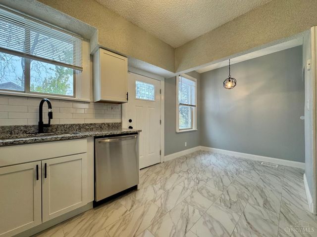 2942 Woodrow Avenue, Cincinnati, OH 45211