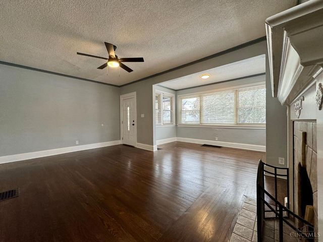 2942 Woodrow Avenue, Cincinnati, OH 45211