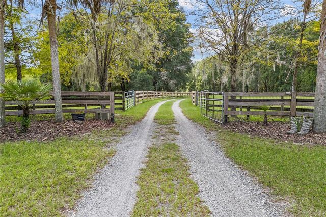 25743 NW 62ND AVENUE, High Springs, FL 32643