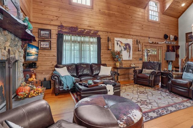 25743 NW 62ND AVENUE, High Springs, FL 32643