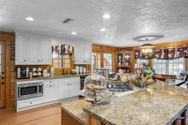 25743 NW 62ND AVENUE, High Springs, FL 32643
