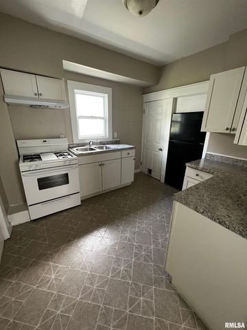 303 15TH Avenue, East Moline, IL 61244