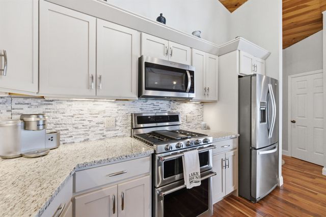 80 River Street, Wolfeboro, NH 03894