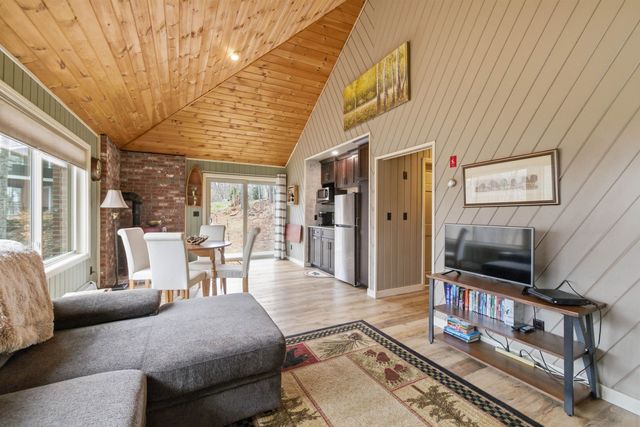 80 River Street, Wolfeboro, NH 03894