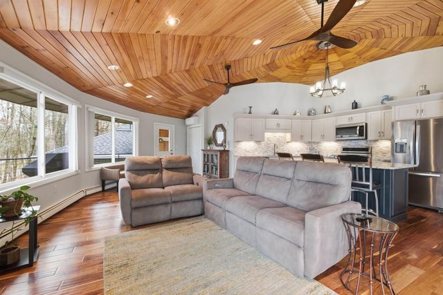 80 River Street, Wolfeboro, NH 03894
