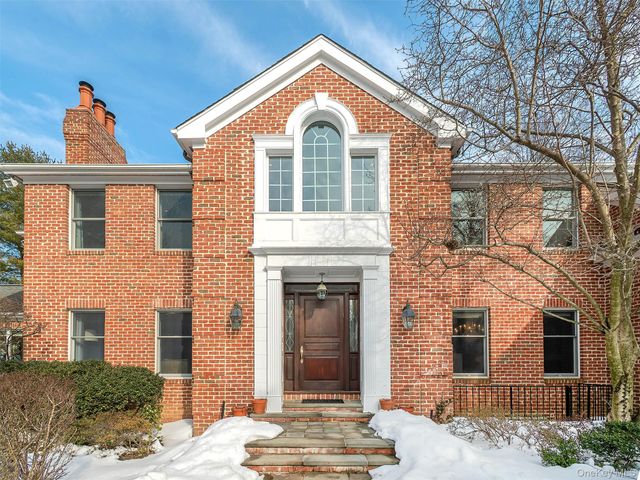 18 Harriman Drive, Port Washington, NY 11050