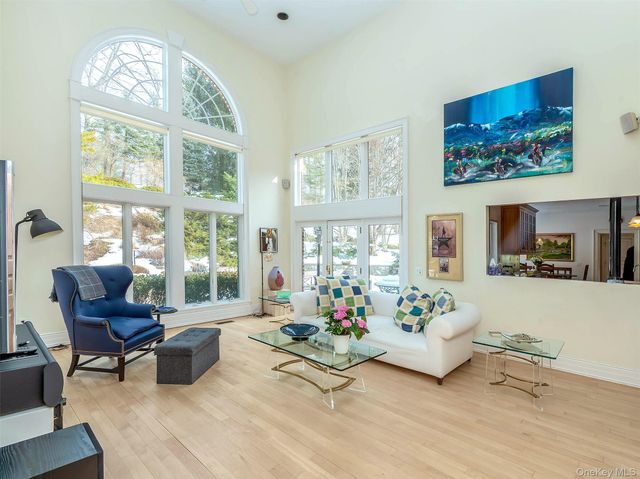 18 Harriman Drive, Port Washington, NY 11050