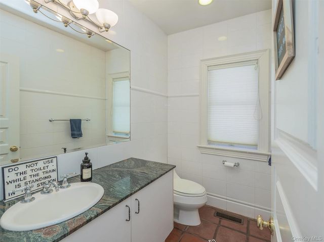 18 Harriman Drive, Port Washington, NY 11050