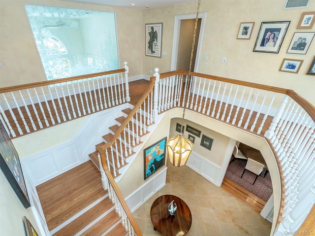 18 Harriman Drive, Port Washington, NY 11050