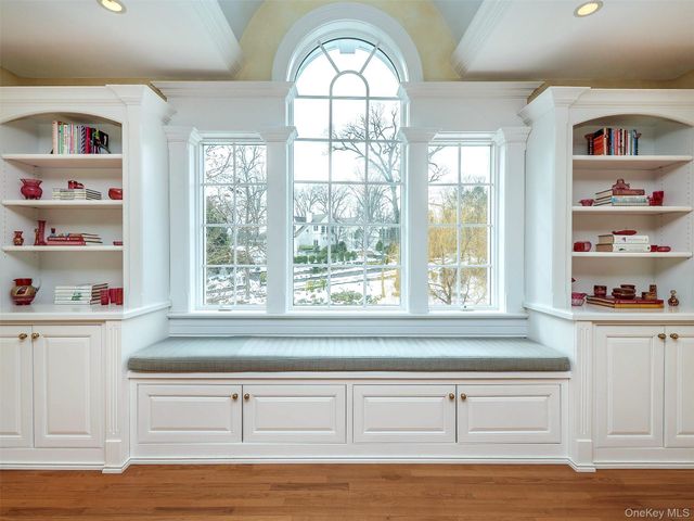 18 Harriman Drive, Port Washington, NY 11050