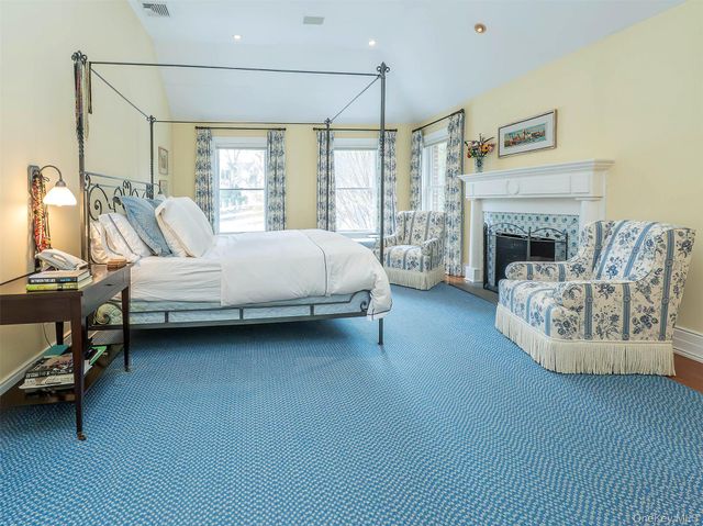 18 Harriman Drive, Port Washington, NY 11050