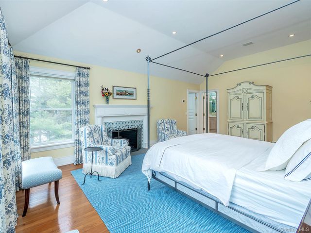 18 Harriman Drive, Port Washington, NY 11050