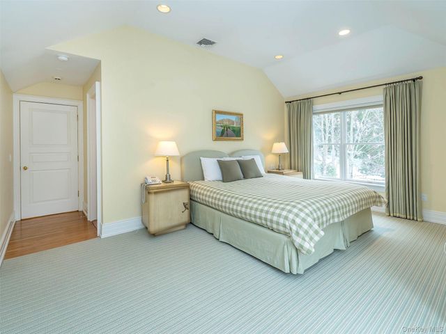 18 Harriman Drive, Port Washington, NY 11050