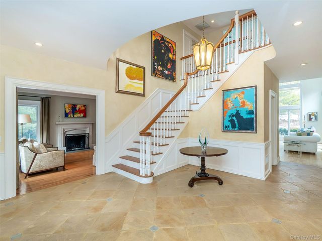 18 Harriman Drive, Port Washington, NY 11050