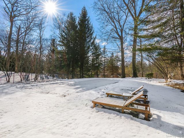 18 Harriman Drive, Port Washington, NY 11050