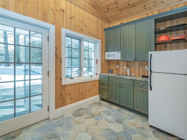 18 Harriman Drive, Port Washington, NY 11050