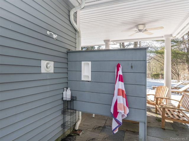 18 Harriman Drive, Port Washington, NY 11050