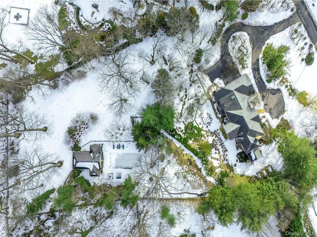 18 Harriman Drive, Port Washington, NY 11050