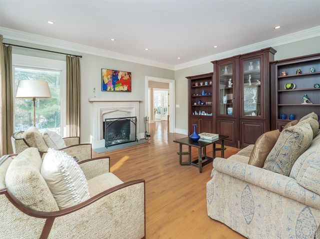 18 Harriman Drive, Port Washington, NY 11050