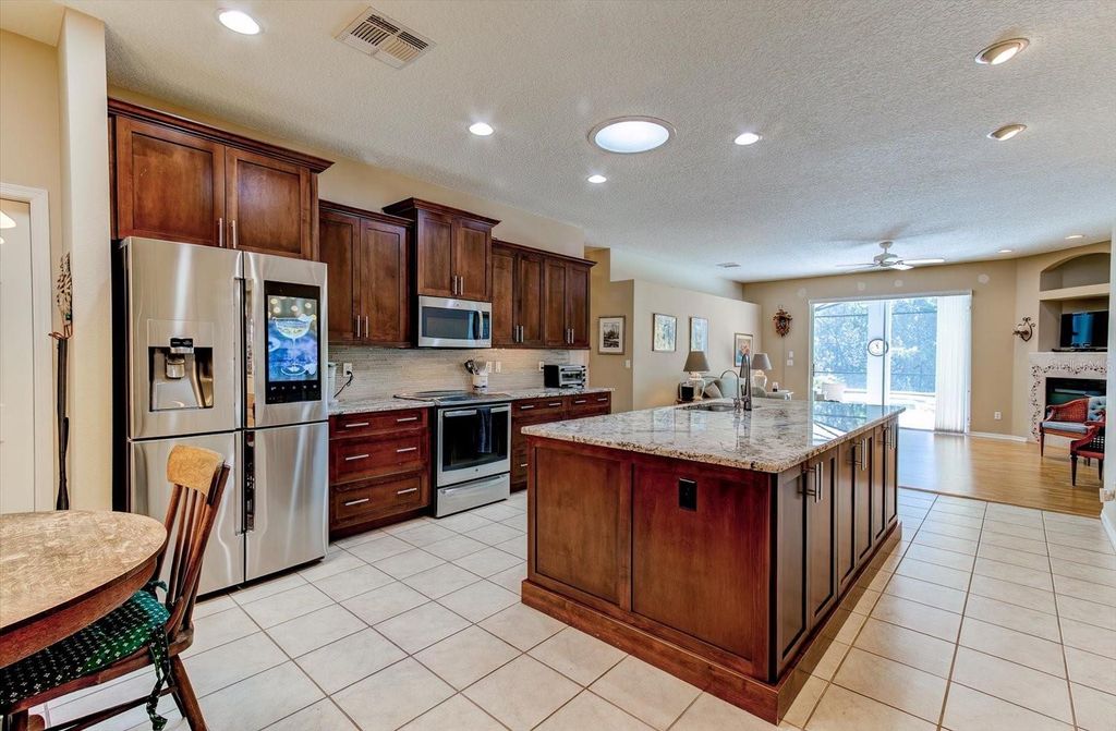 Image 9 of property listing at 2613 CORBYTON COURT, Orlando, FL 32828